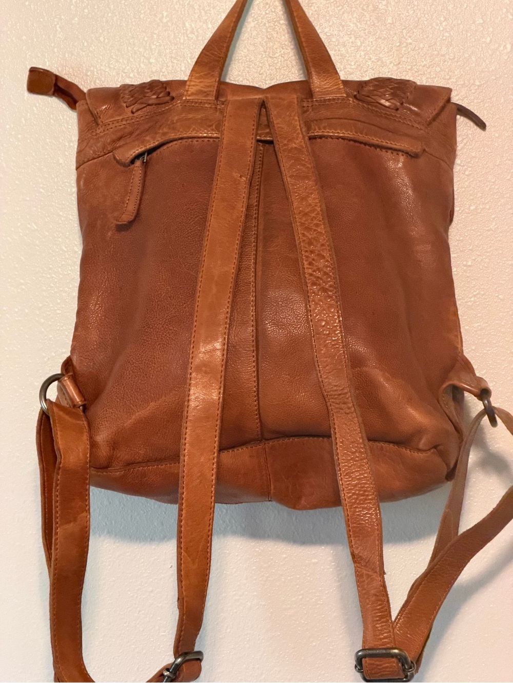 Vilenca Holland Brown Leather Backpack with Braided Flap - Picture 5 of 11